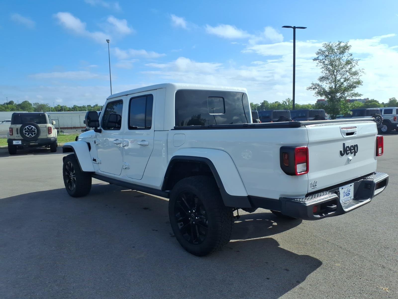 Used 2025 Jeep Gladiator Sport AWD/4WD image 5
