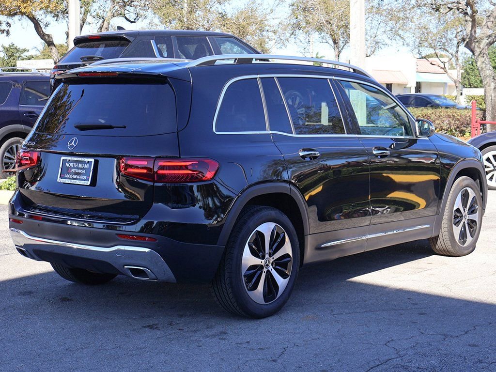 Used 2025 Mercedes-Benz GLB 250 w/ Driver Assistance Package image 10