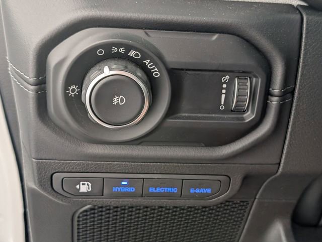 Used 2025 Jeep Wrangler Unlimited Sahara image 13