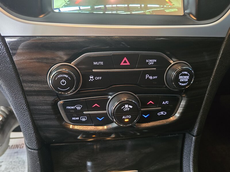Used 2022 Chrysler 300 Touring L image 21