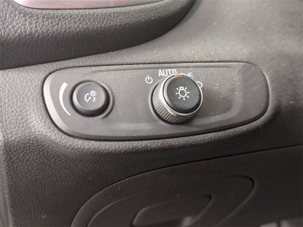 Certified 2022 Chevrolet Trax LT w/ LT Convenience Package image 17