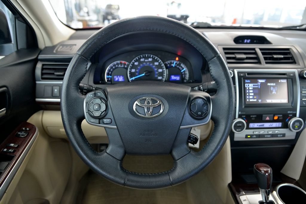 Used 2014 Toyota Camry XLE FWD image 18