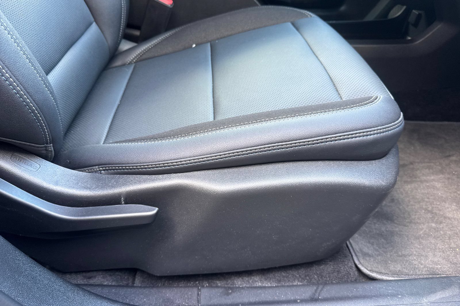 Used 2026 Chevrolet Equinox EV LT FWD image 24