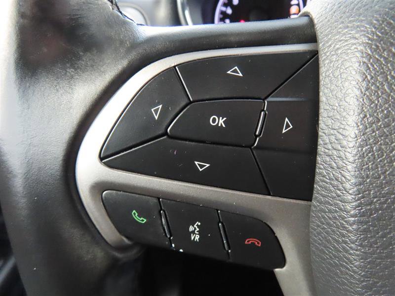 Used 2019 Jeep Grand Cherokee Laredo image 22