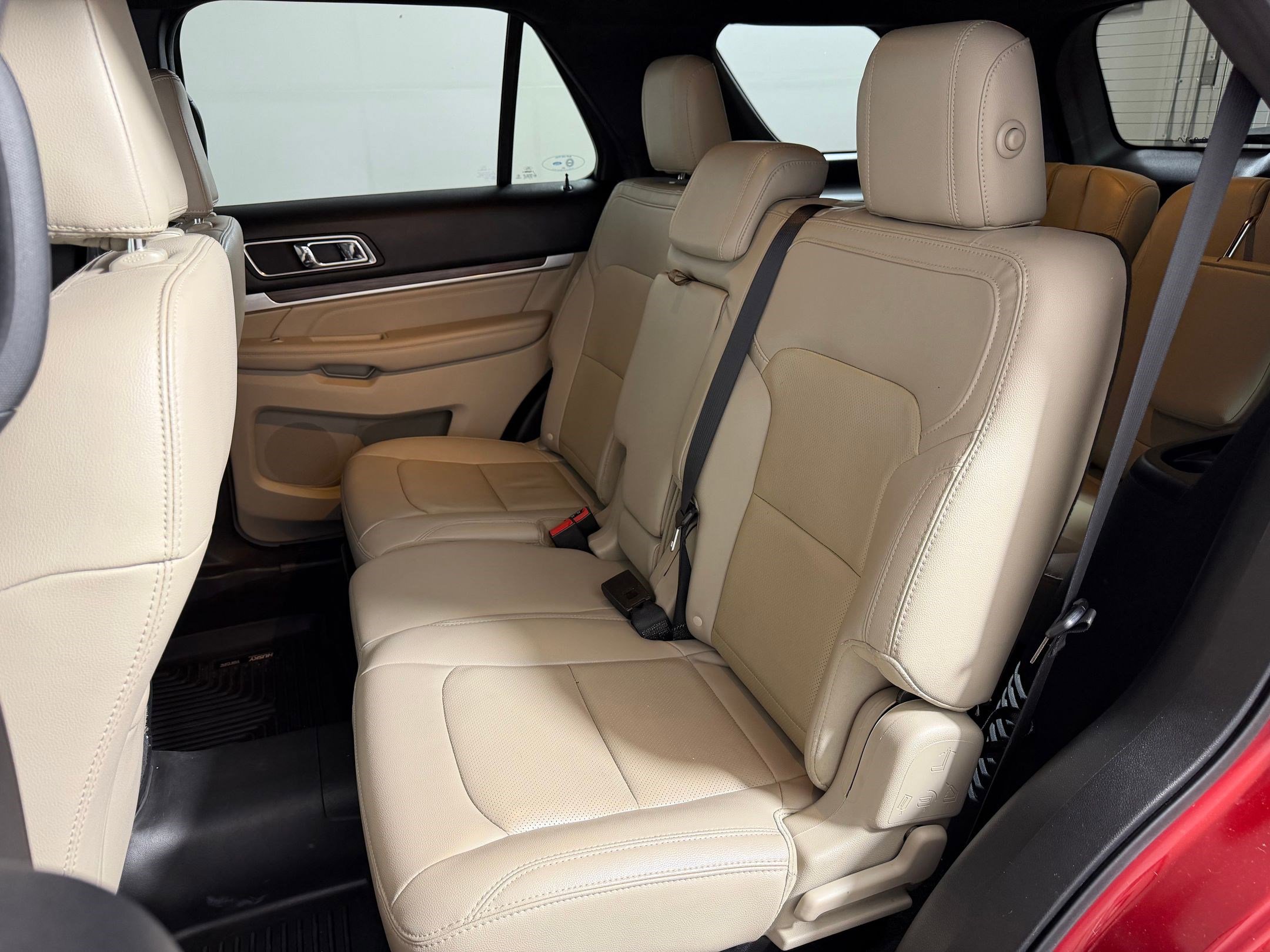 Used 2018 Ford Explorer Limited AWD/4WD image 12