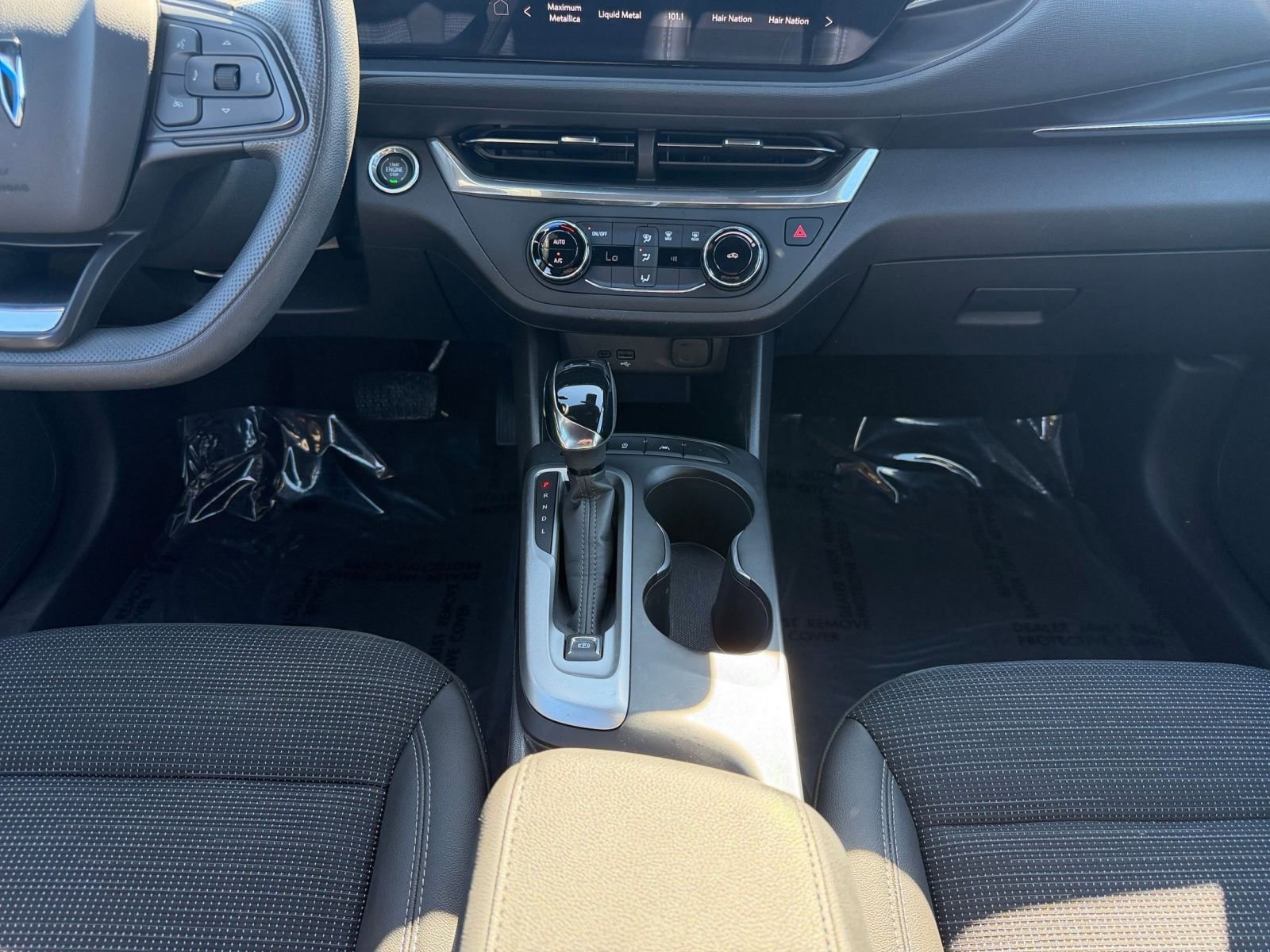 Used 2025 Buick Envista Preferred image 40
