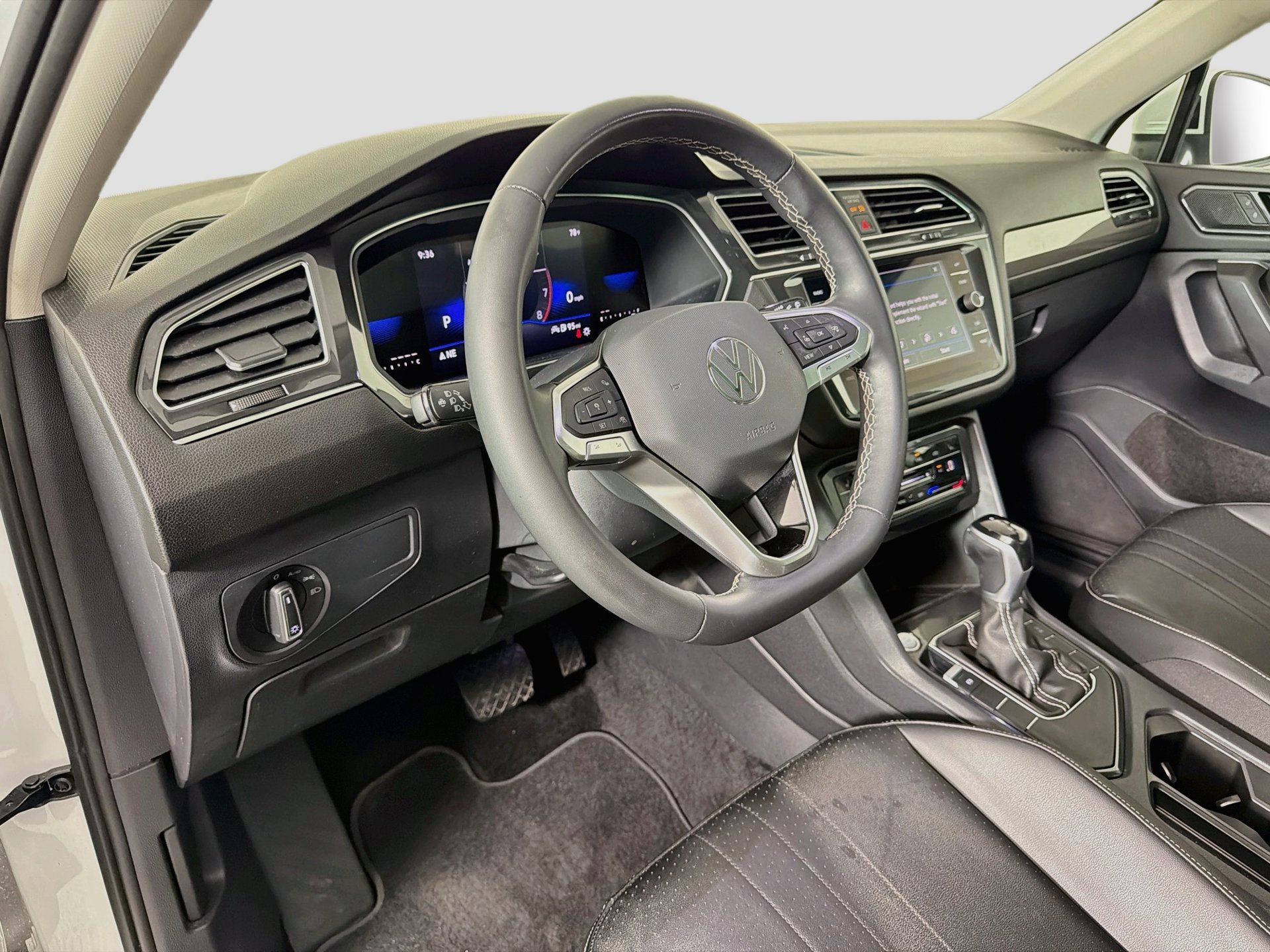Certified 2023 Volkswagen Tiguan SE FWD image 9