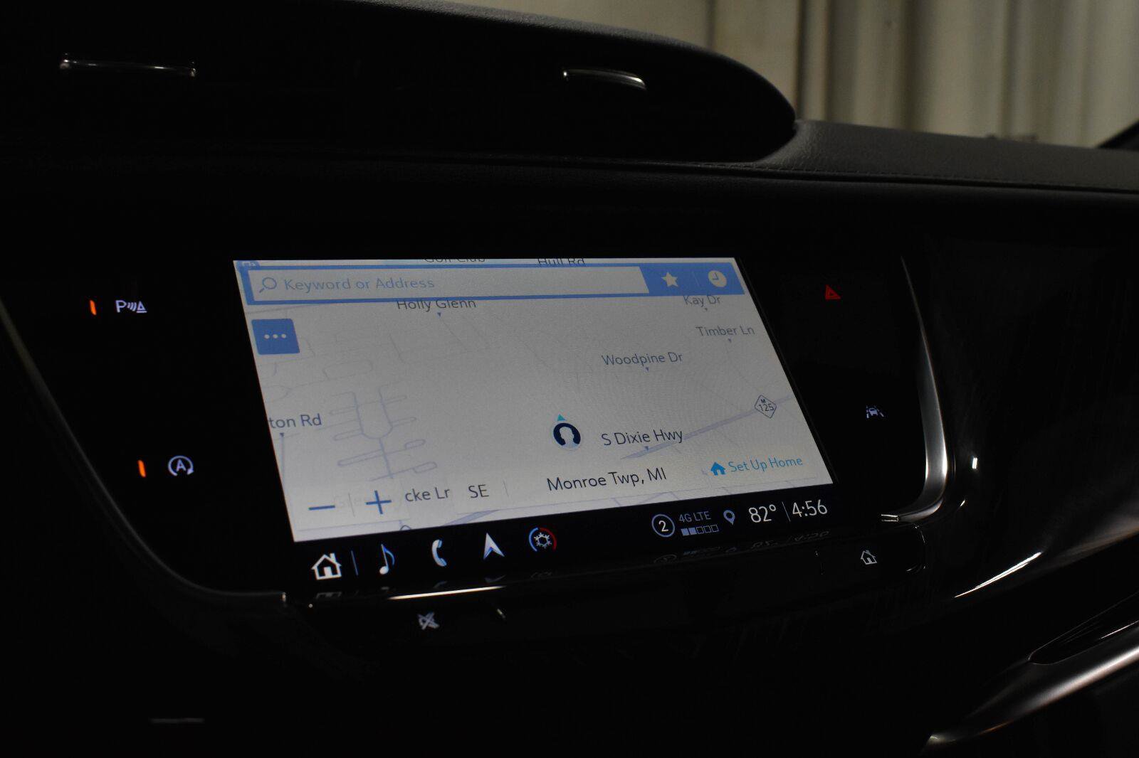 Used 2024 Cadillac XT6 Premium Luxury w/ LPO, Floor Liner Package FWD image 15