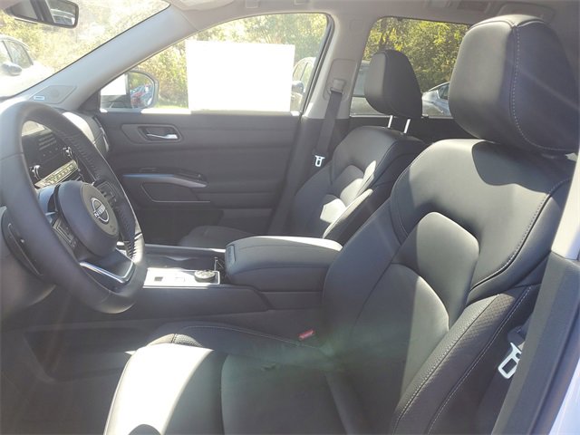 New 2025 Nissan Pathfinder SL w/ SL Premium Package image 5