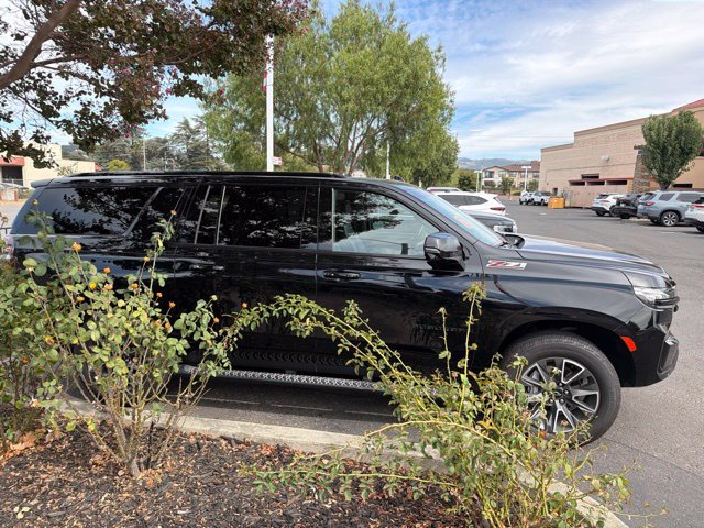 Used 2024 Chevrolet Suburban Z71 w/ Luxury Package AWD/4WD image 5