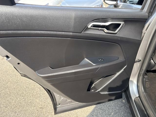 Used 2024 Kia Sportage LX image 18