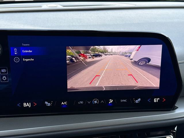 Used 2025 Chevrolet Traverse LT FWD image 13