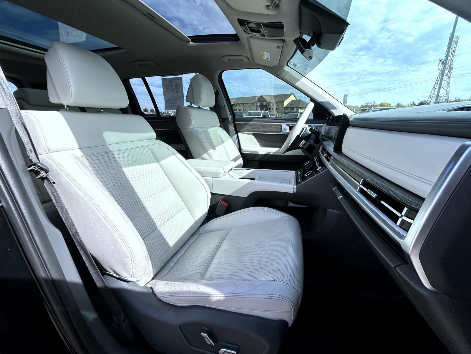 Used 2024 Hyundai Santa Fe Limited FWD image 16