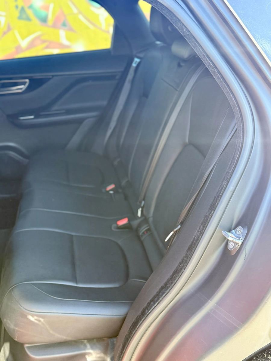 Used 2018 Jaguar F-PACE Premium image 24