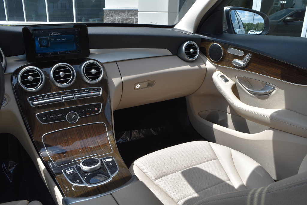 Used 2019 Mercedes-Benz C 300 4MATIC Sedan image 12