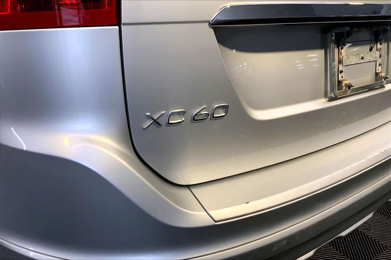 Used 2015 Volvo XC60 T6 AWD/4WD image 9