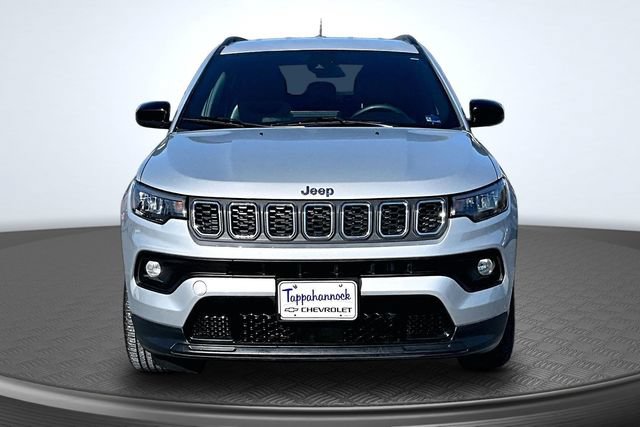 Used 2024 Jeep Compass Latitude AWD/4WD image 2