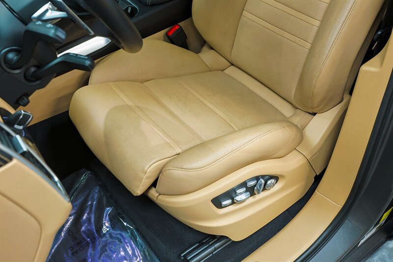Used 2020 Porsche Cayenne Turbo AWD/4WD image 51