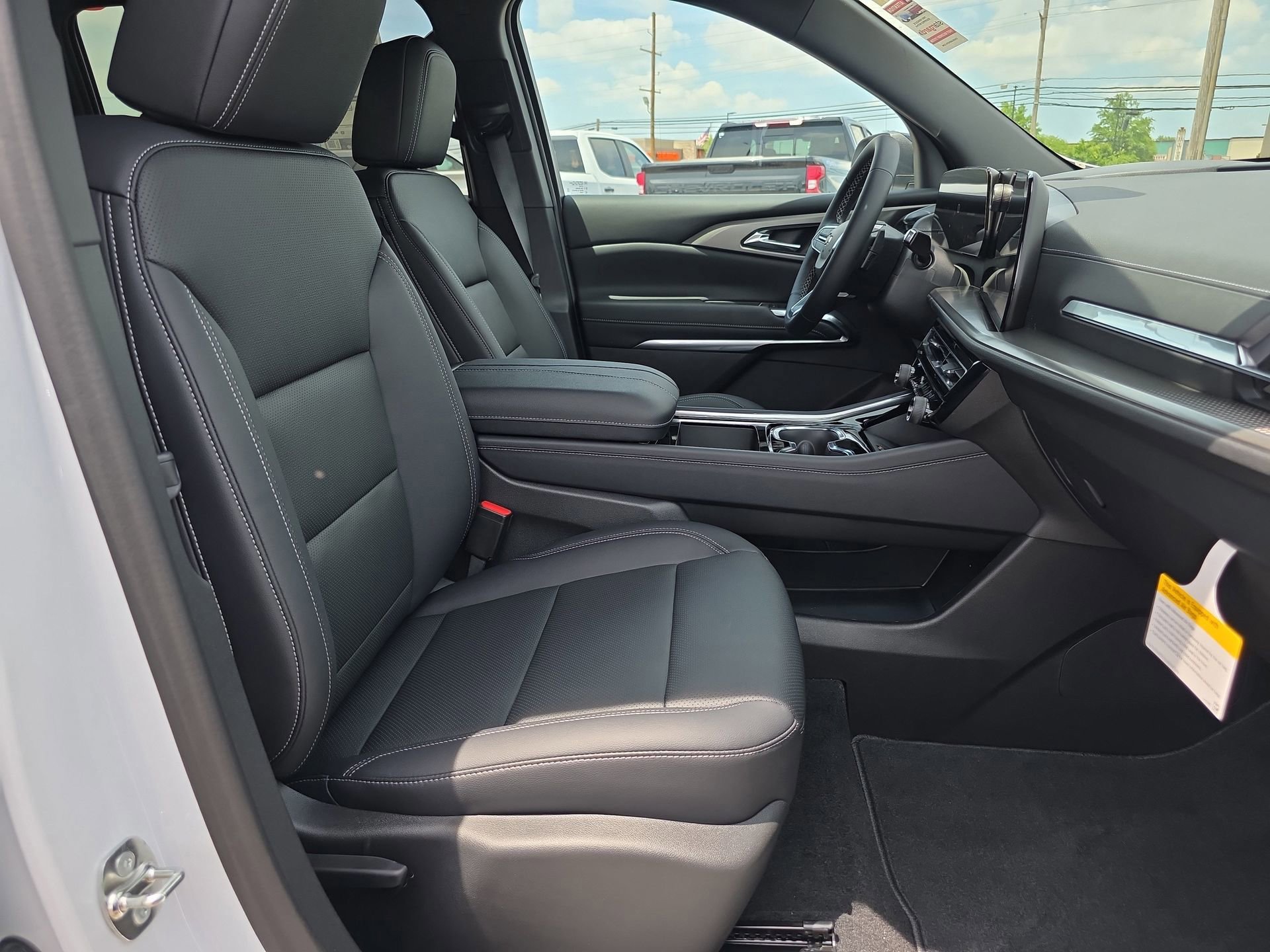 New 2026 Chevrolet Traverse LT w/ Sun and Wheel Package FWD image 16