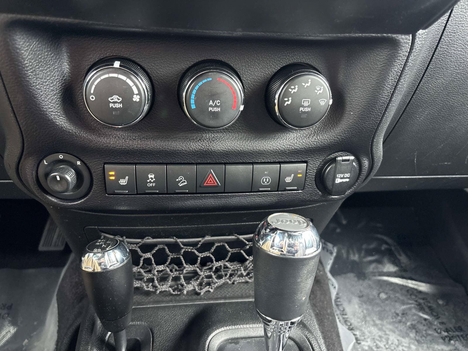 Certified 2017 Jeep Wrangler Unlimited Sahara w/ Connectivity Group AWD/4WD image 16