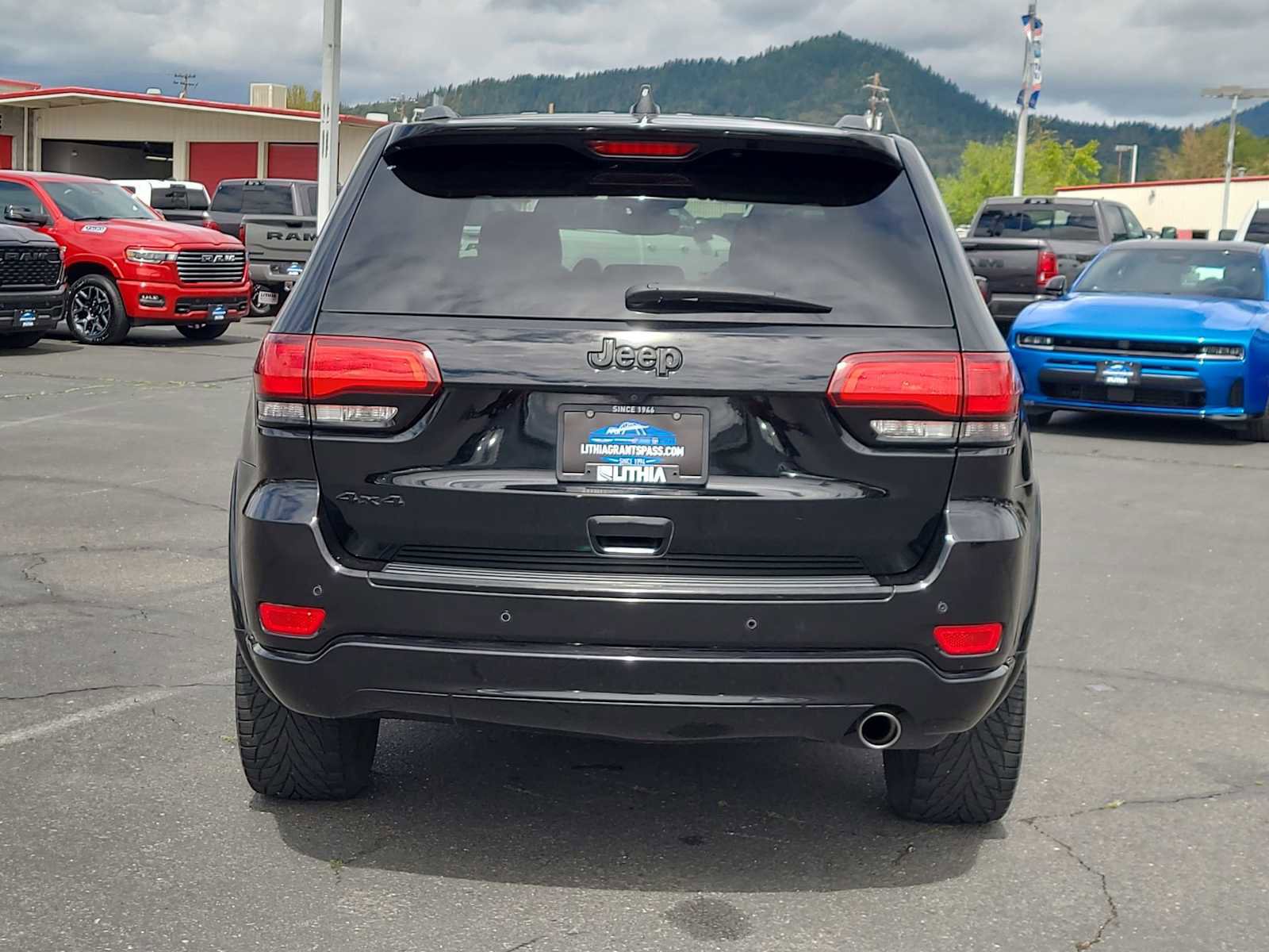 Used 2017 Jeep Grand Cherokee Altitude image 13