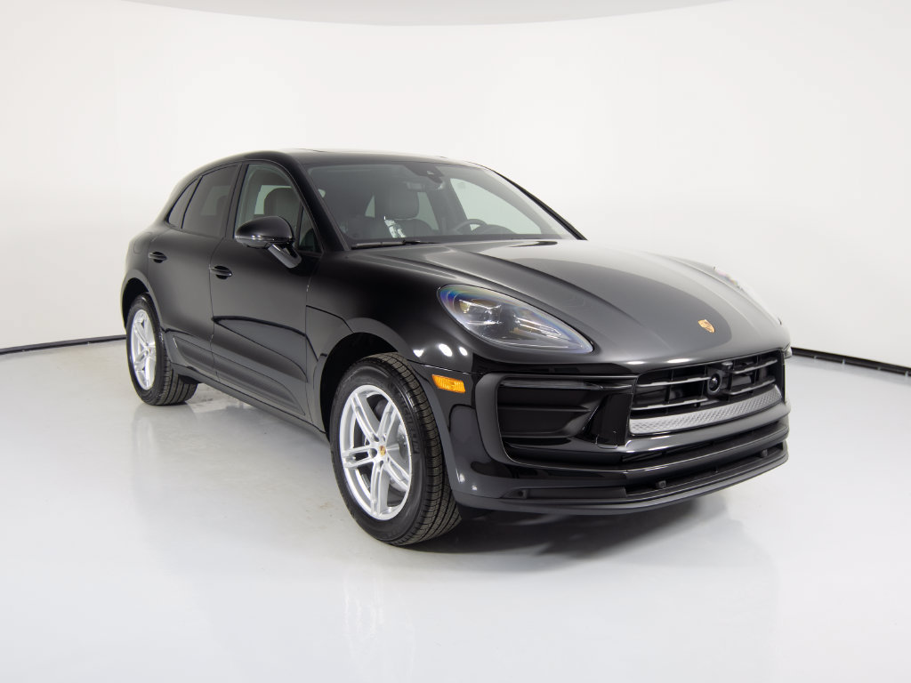 Certified 2026 Porsche Macan AWD/4WD image 9