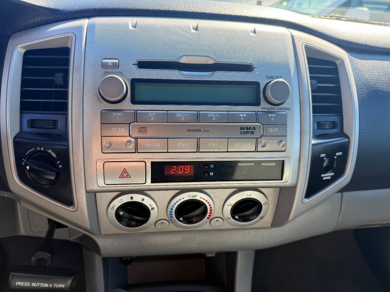 Used 2010 Toyota Tacoma 4x4 Access Cab w/ SR5 Pkg #2 image 21