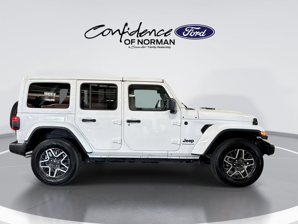Used 2026 Jeep Wrangler Unlimited Sahara AWD/4WD image 10