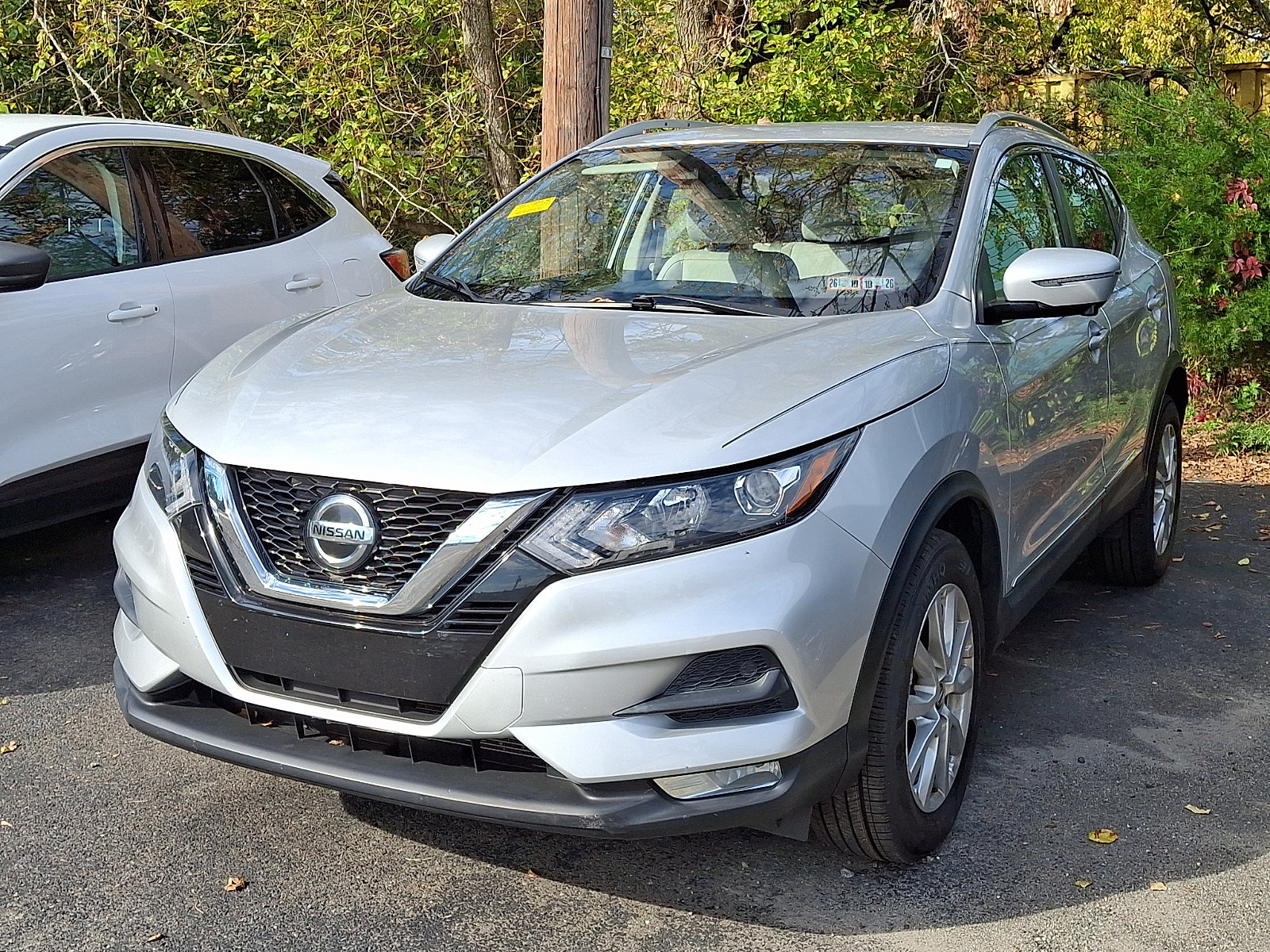 Used 2020 Nissan Rogue Sport SV w/ Technology Package AWD/4WD image 3