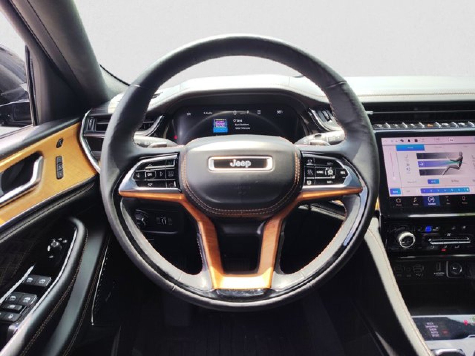 Used 2023 Jeep Grand Cherokee Summit AWD/4WD image 15