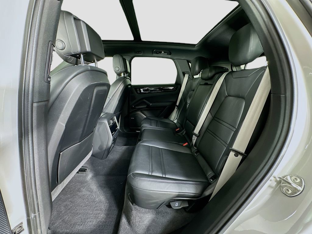 Certified 2022 Porsche Cayenne AWD/4WD image 24