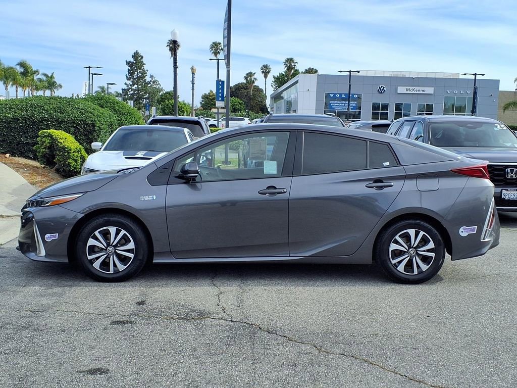 Used 2018 Toyota Prius Prime Plus w/ Carpet Mat Package FWD image 2