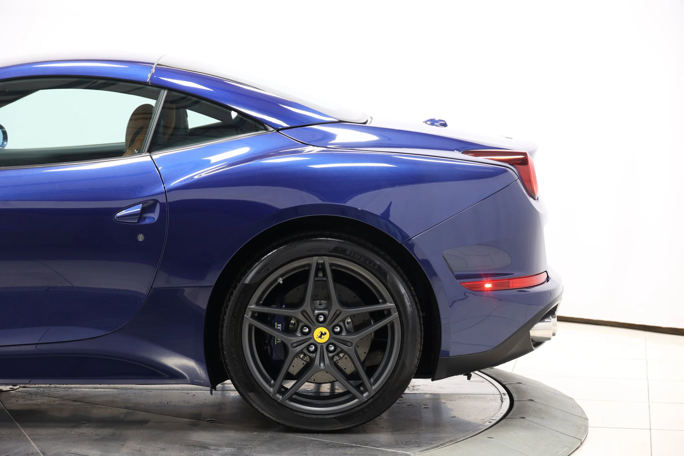 Used 2017 Ferrari California T image 12