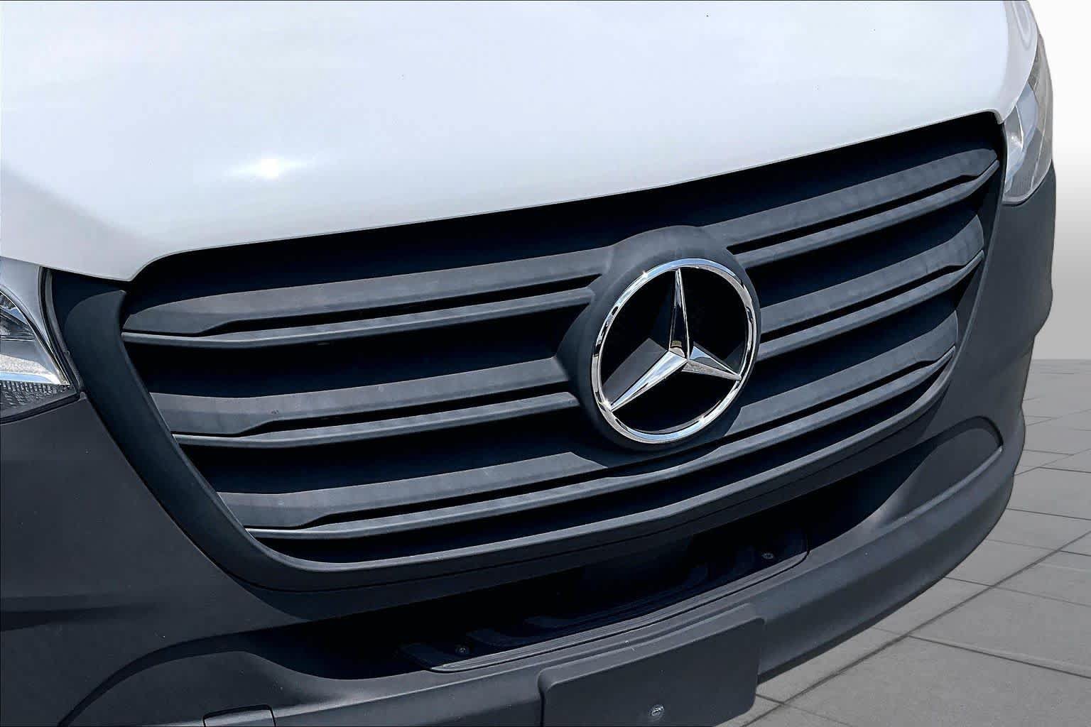 Used 2025 Mercedes-Benz Sprinter 2500 image 32