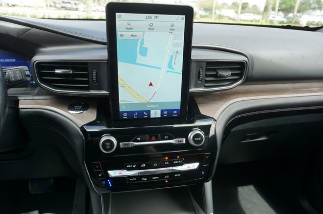 Used 2023 Ford Explorer Platinum w/ Technology Package image 4