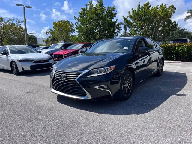 Used 2017 Lexus ES 350 w/ Luxury Package FWD image 3