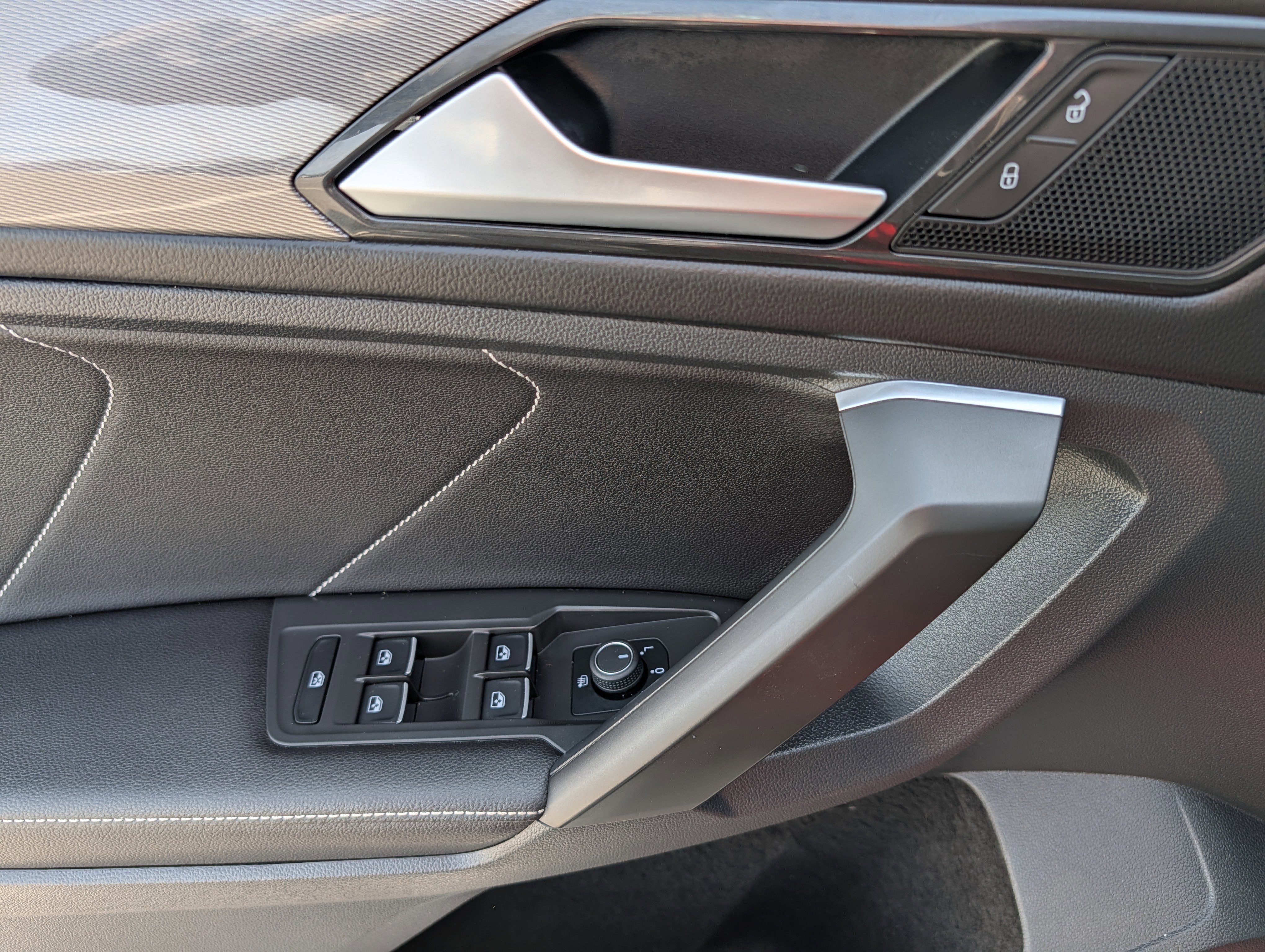 Certified 2022 Volkswagen Tiguan SE AWD/4WD image 19