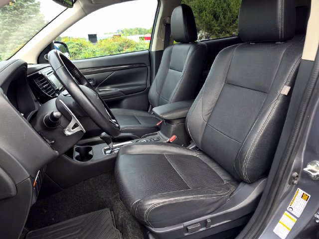 Used 2016 Mitsubishi Outlander GT AWD/4WD image 18