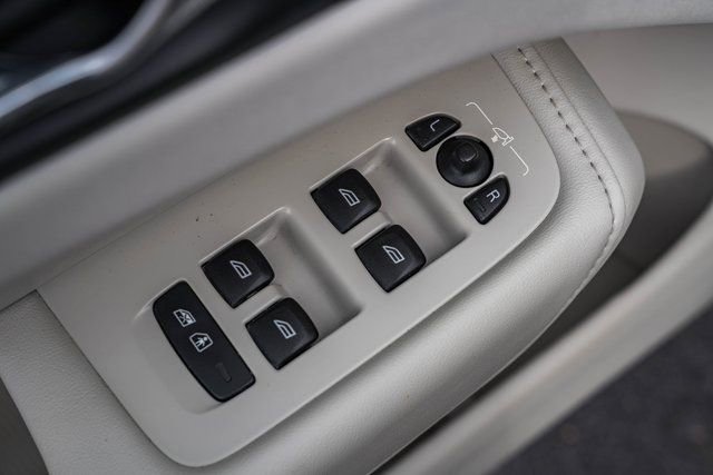 Used 2023 Volvo XC60 B5 Plus w/ Climate Package image 39