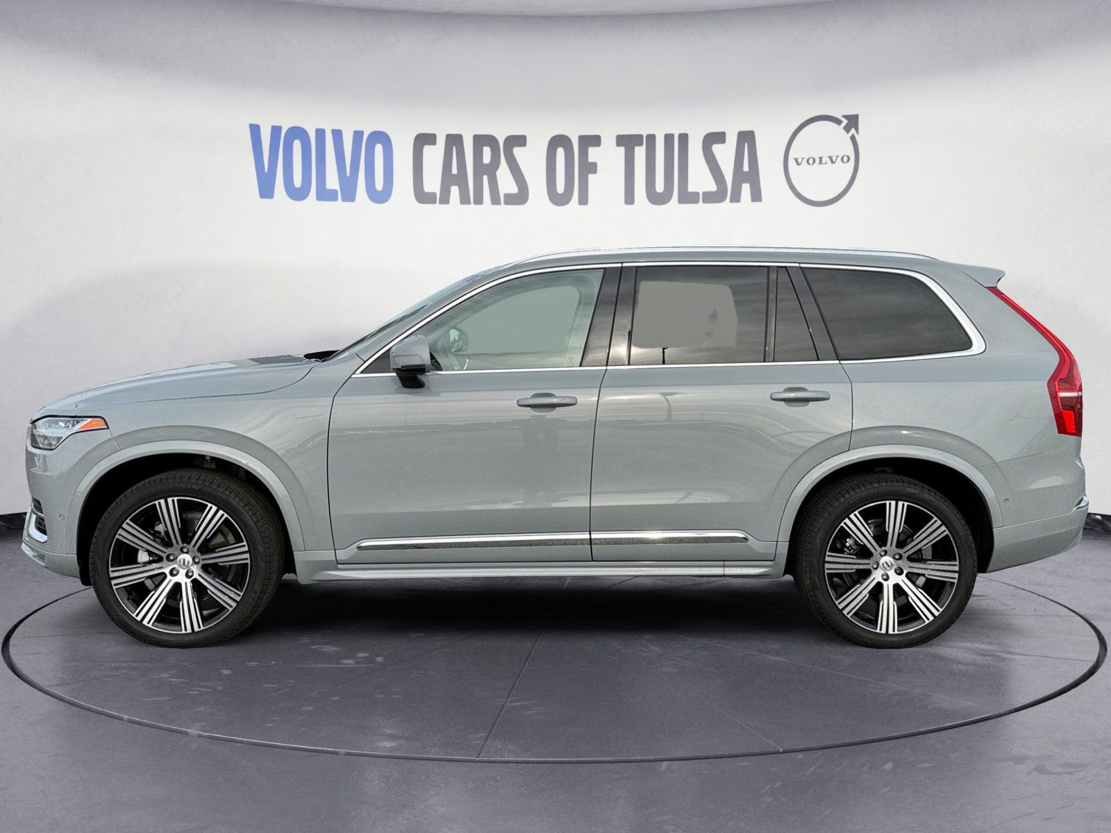New 2025 Volvo XC90 B6 Plus image 2