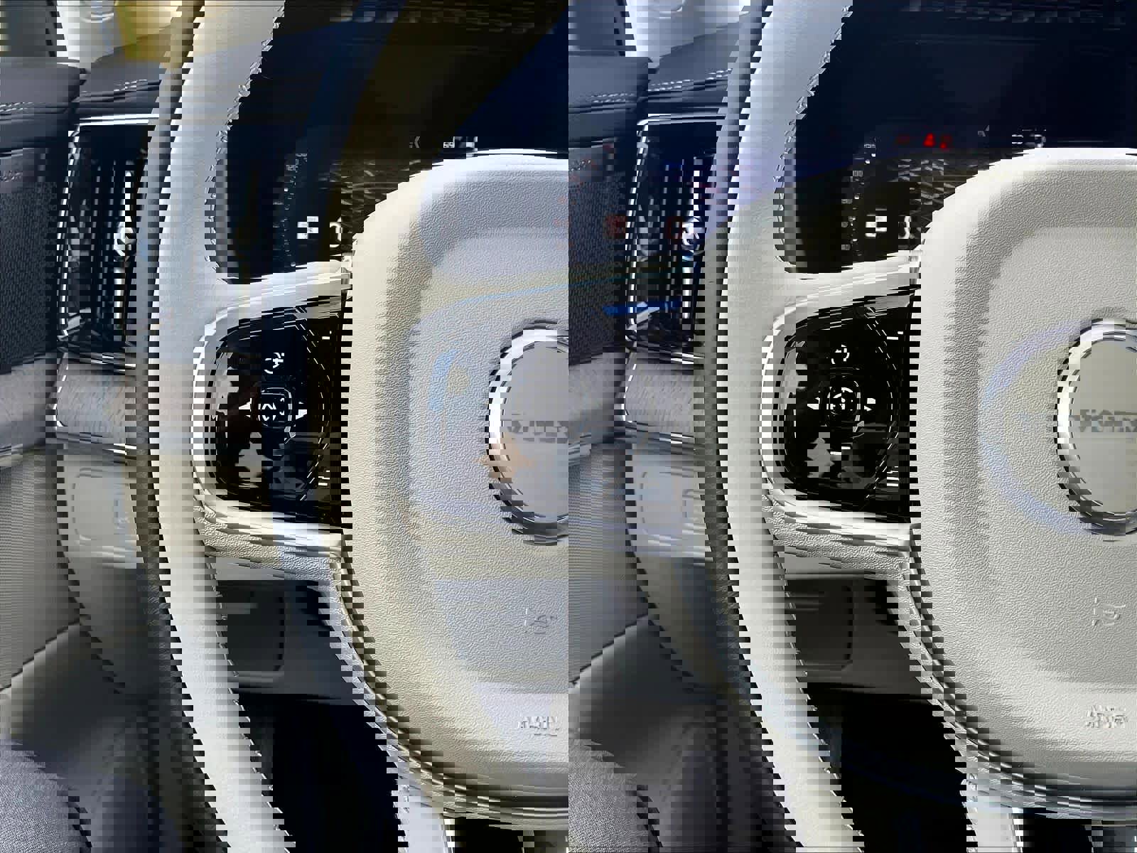 New 2026 Volvo XC90 T8 Ultra w/ Protection Package Premier image 17