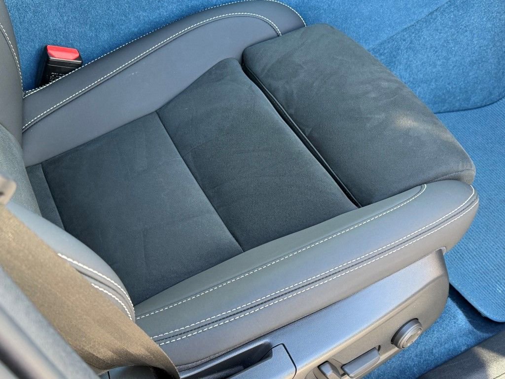 Used 2023 Volvo XC40 Recharge Ultimate image 14