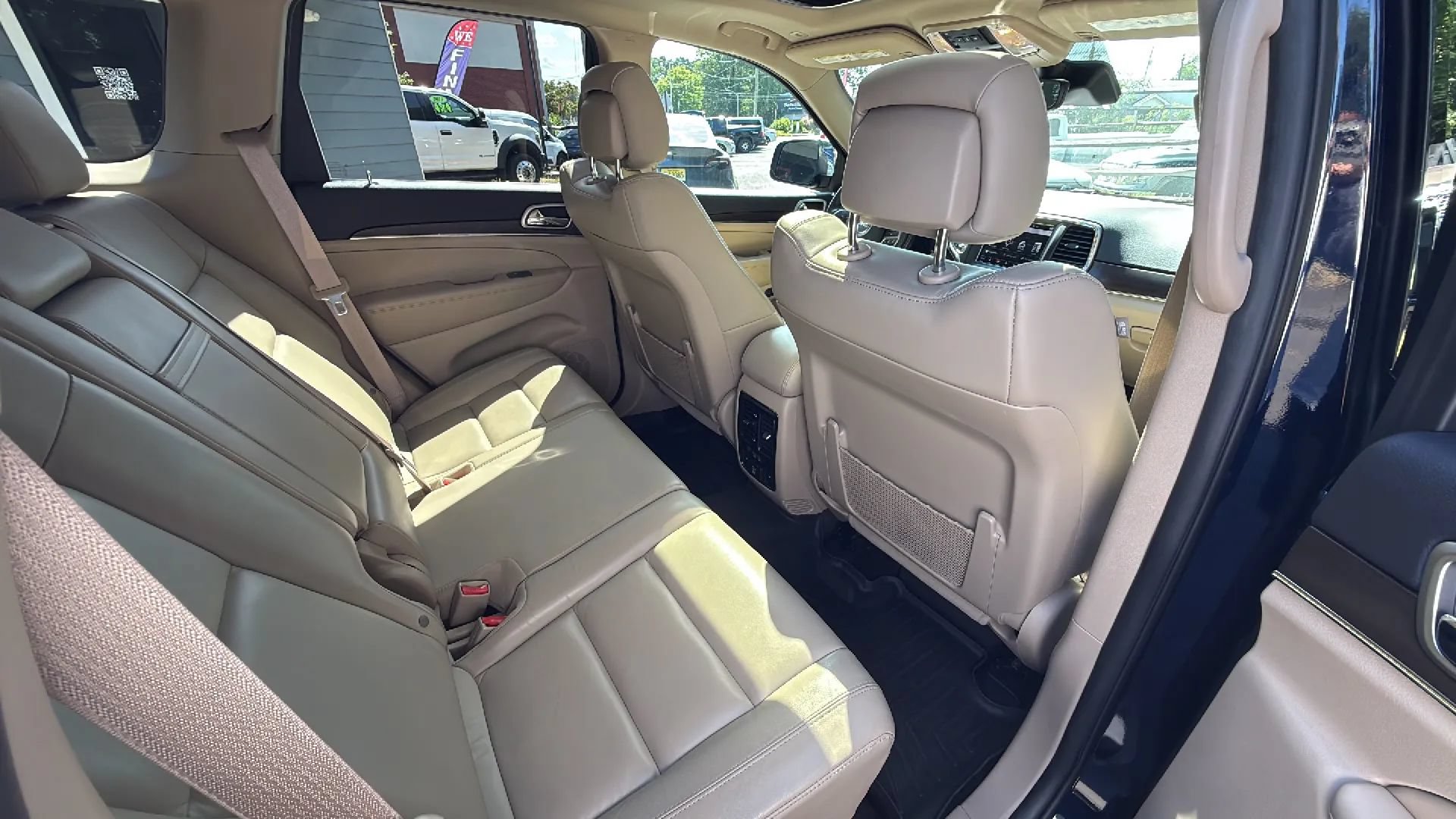 Used 2018 Jeep Grand Cherokee Limited AWD/4WD image 26