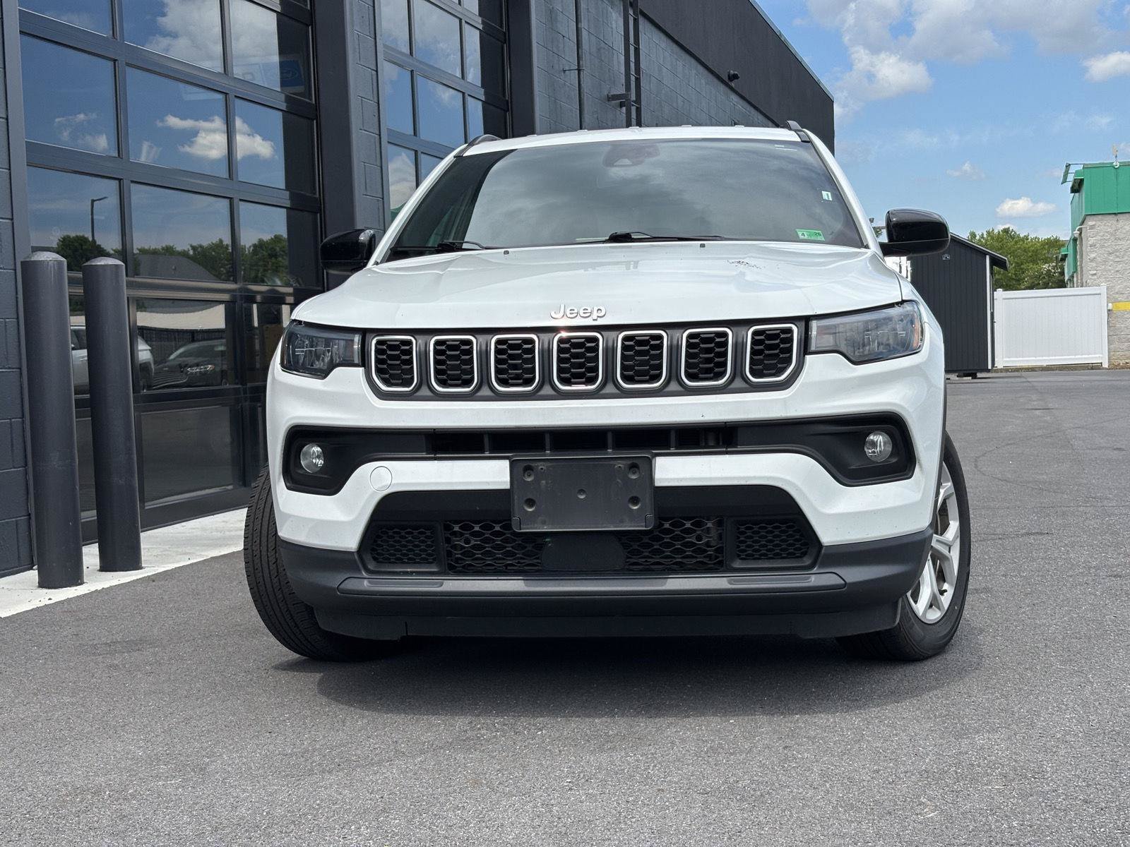 Used 2024 Jeep Compass Latitude AWD/4WD image 3