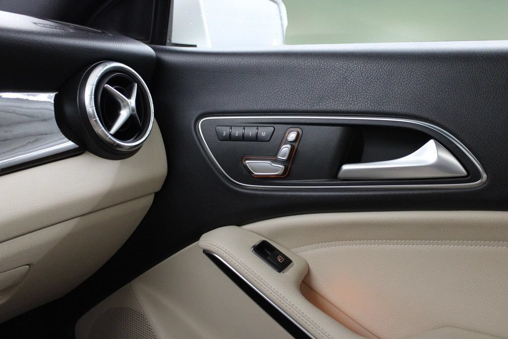 Used 2018 Mercedes-Benz CLA 250 image 37