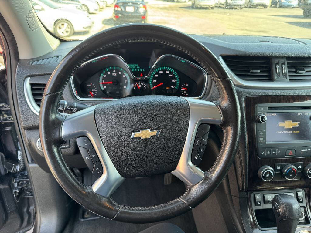 Used 2017 Chevrolet Traverse LT w/ Style and Technology Package image 13