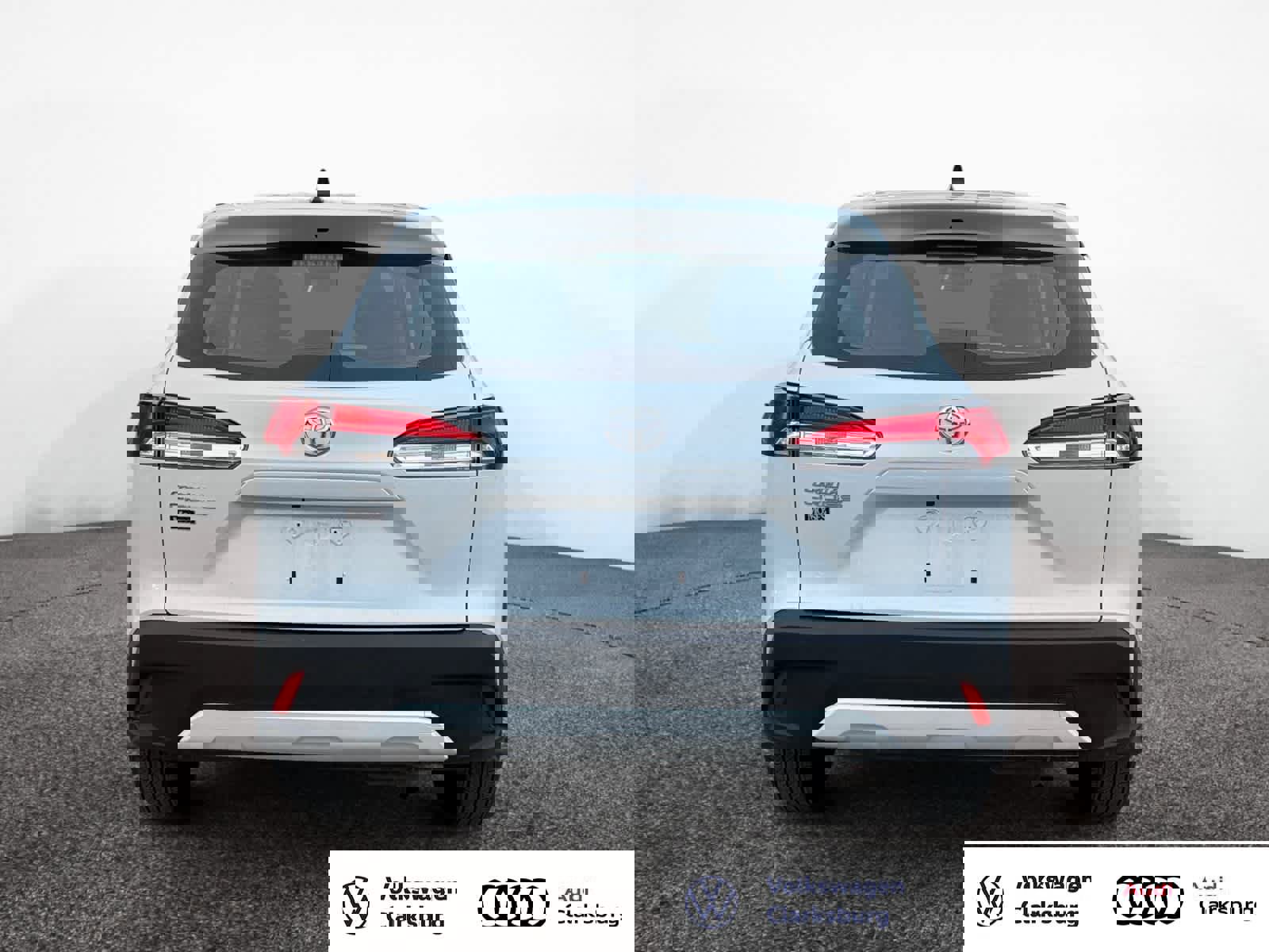 Used 2025 Toyota Corolla Cross L image 4