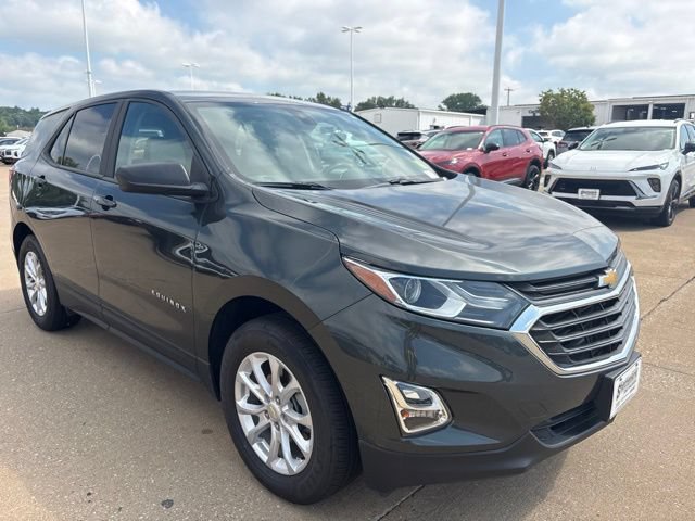 Used 2020 Chevrolet Equinox LS w/ LS Convenience Package AWD/4WD image 1