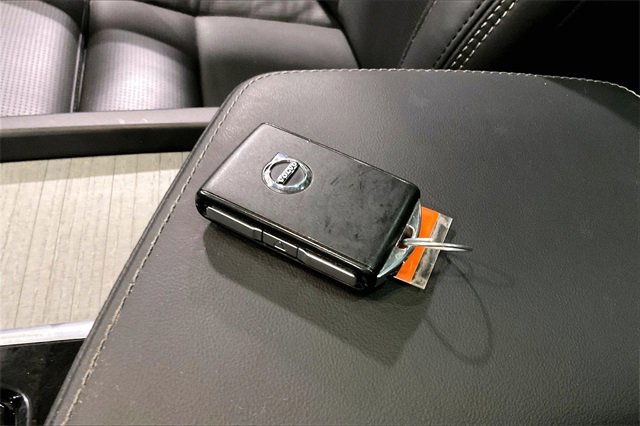 Certified 2024 Volvo V60 B5 Cross Country Ultimate w/ Protection Package Premier image 12