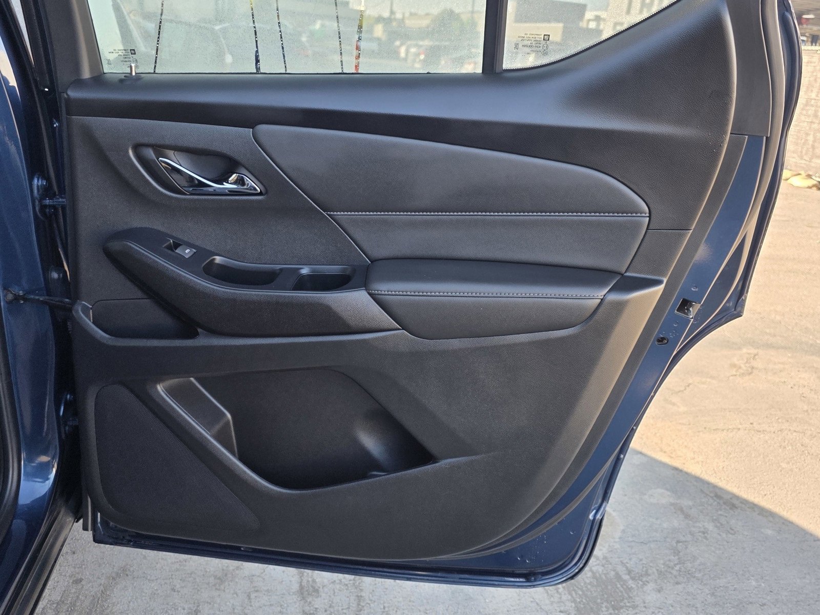 Used 2023 Chevrolet Traverse LT image 12